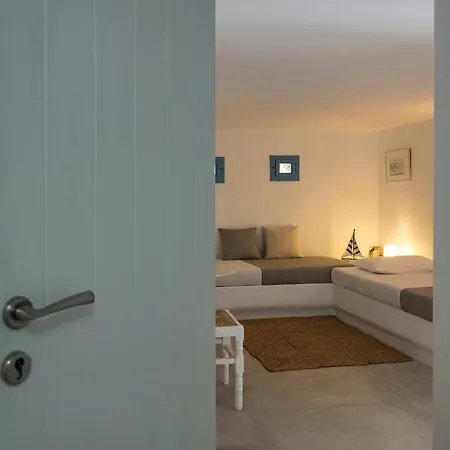 Sirokos Karavostasis (Folegandros)