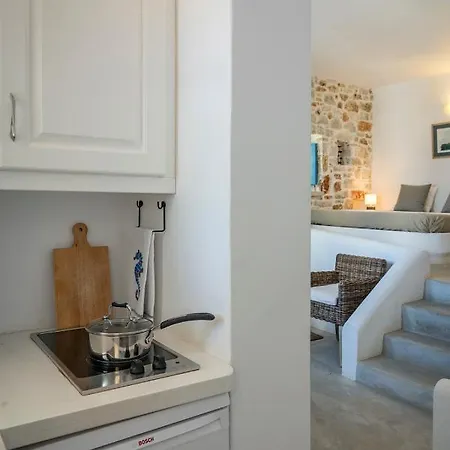 Sirokos Karavostasis (Folegandros)