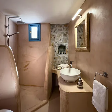 Sirokos Karavostasis (Folegandros)