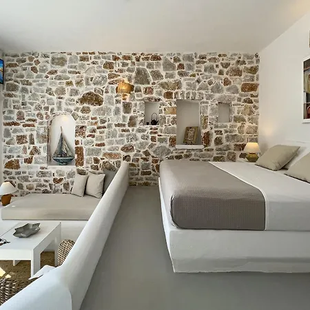 Sirokos * Karavostasis (Folegandros)