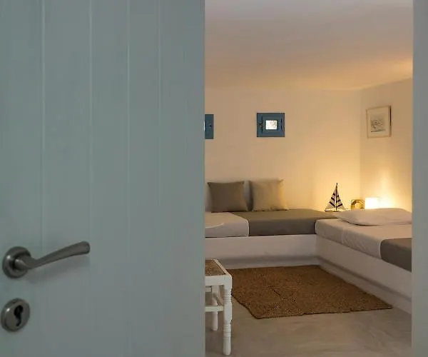 Sirokos Karavostasis (Folegandros)