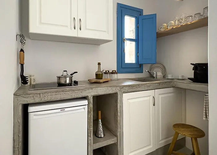 Sirokos * Karavostasis (Folegandros)